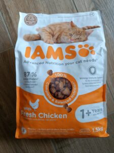 Iams Trockenfutter mit Huhn