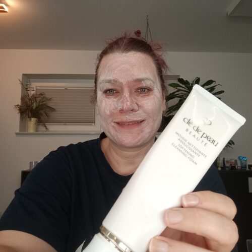 Testbericht zum Softening Cleansing Foam von Clé de peau BEAUTÉ (Influenster)